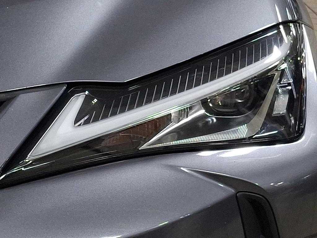 Thumbnail: 2021 Lexus UX - 17