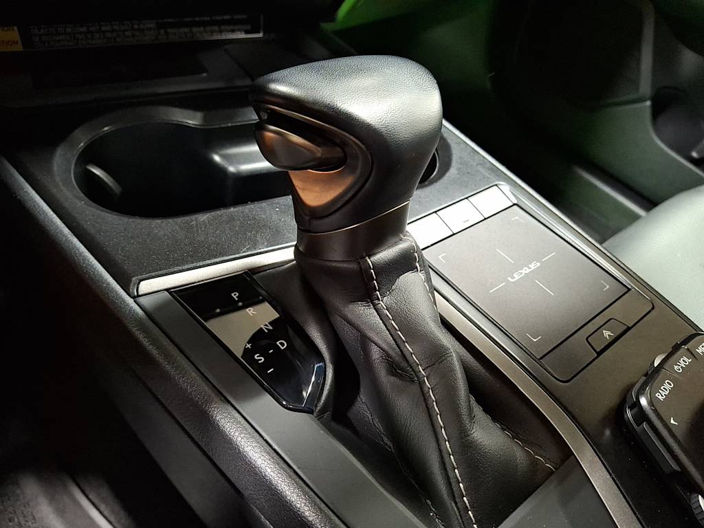 Thumbnail: 2021 Lexus UX - 10