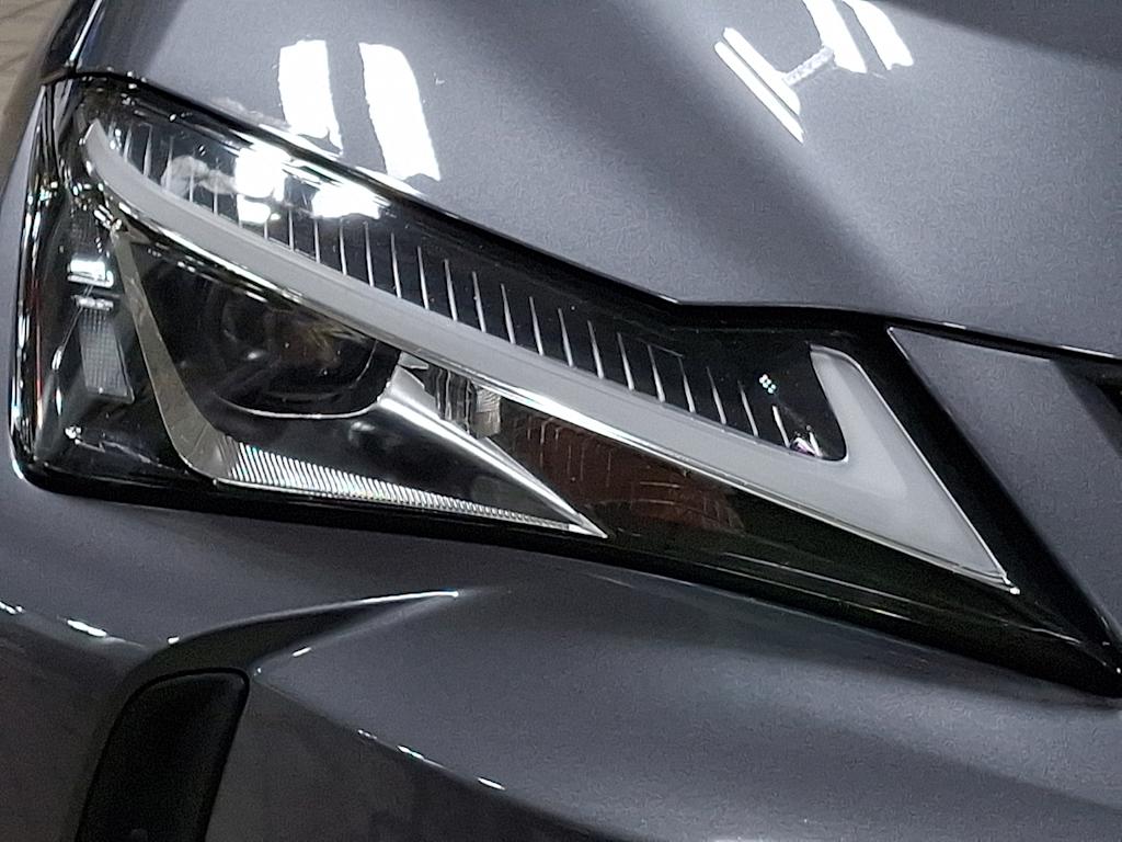 Thumbnail: 2021 Lexus UX - 16