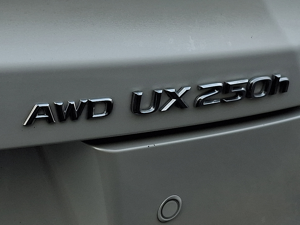 Thumbnail: 2024 Lexus UX - 5