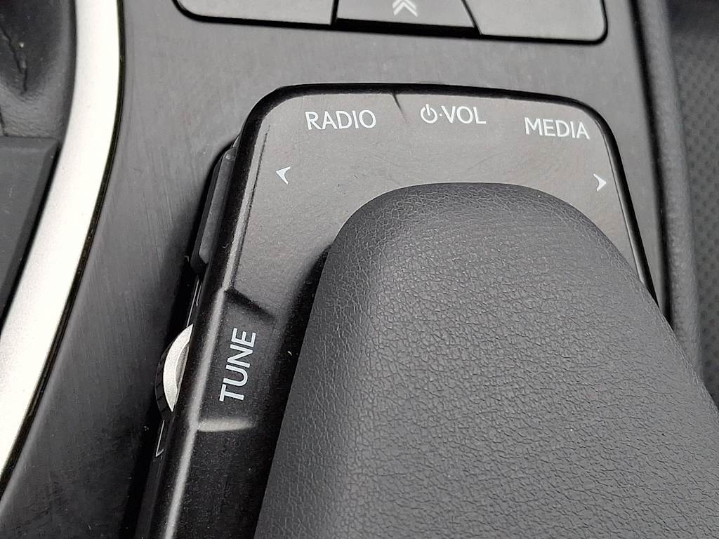 Thumbnail: 2019 Lexus UX - 25