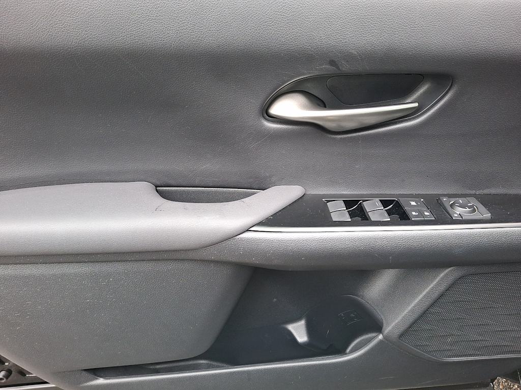 Thumbnail: 2019 Lexus UX - 15