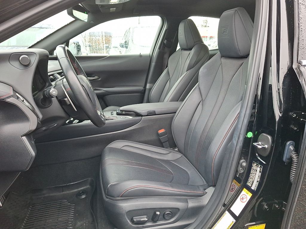 Thumbnail: 2019 Lexus UX - 6