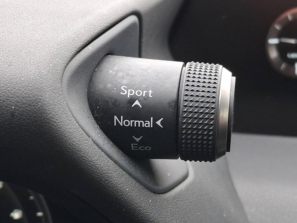 Thumbnail: 2019 Lexus UX - 27