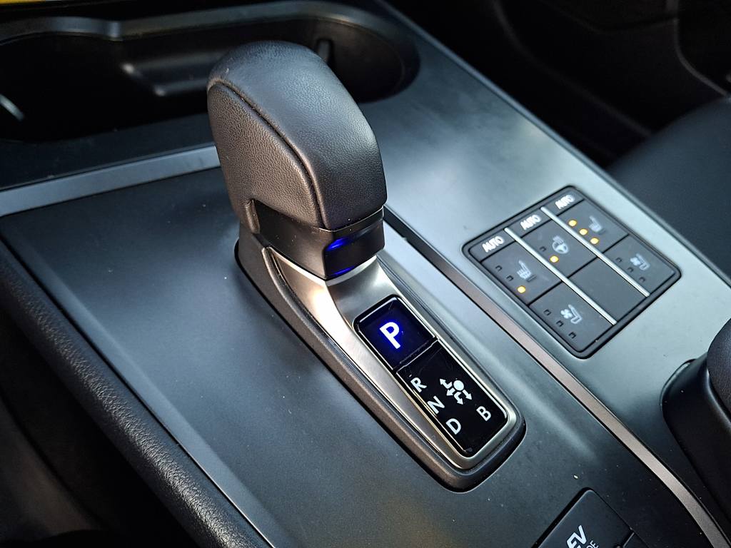 Thumbnail: 2025 Lexus UX - 11