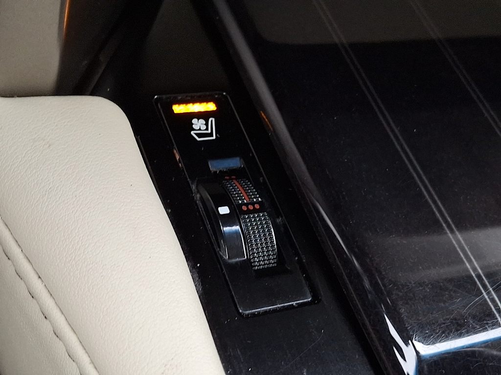 Thumbnail: 2020 Lexus GX - 24