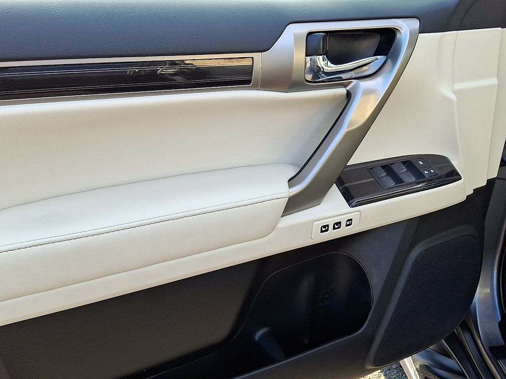 Thumbnail: 2020 Lexus GX - 16
