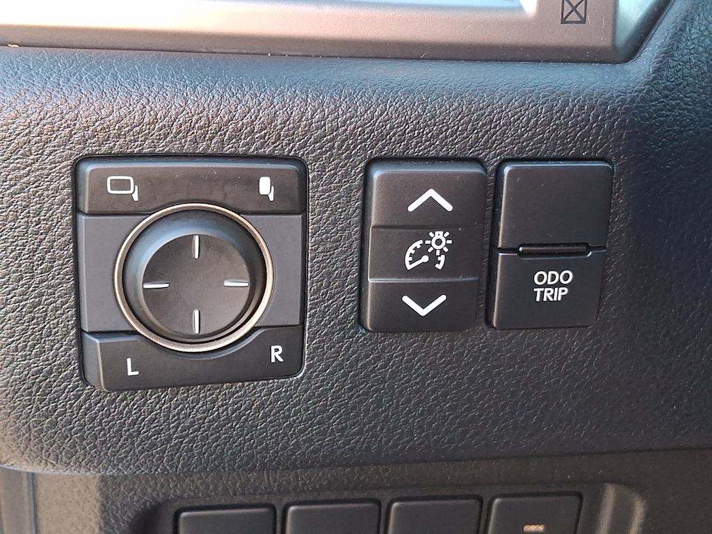 Thumbnail: 2022 Lexus GX - 26