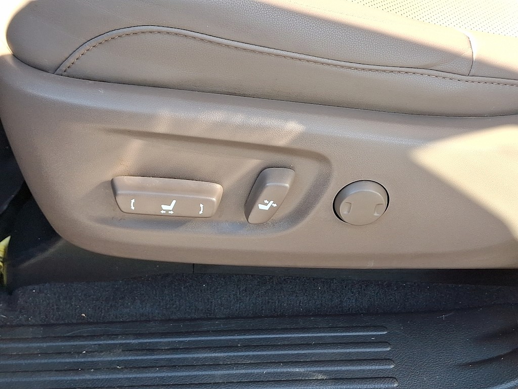 Thumbnail: 2023 Lexus GX - 18