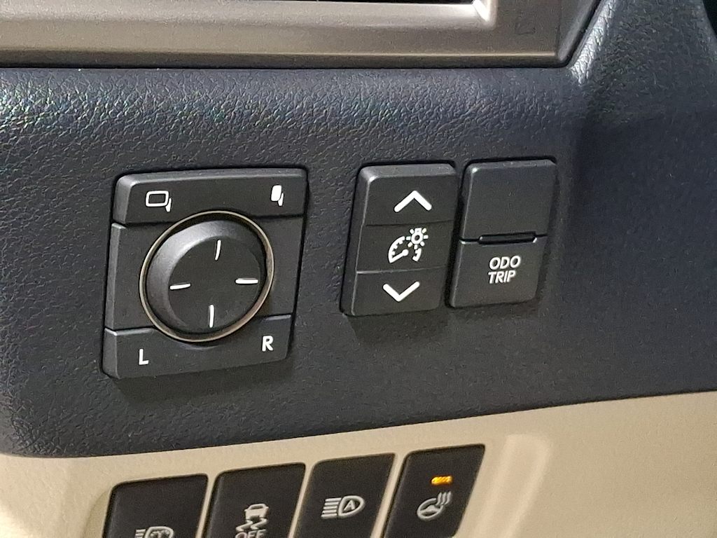 Thumbnail: 2023 Lexus GX - 24