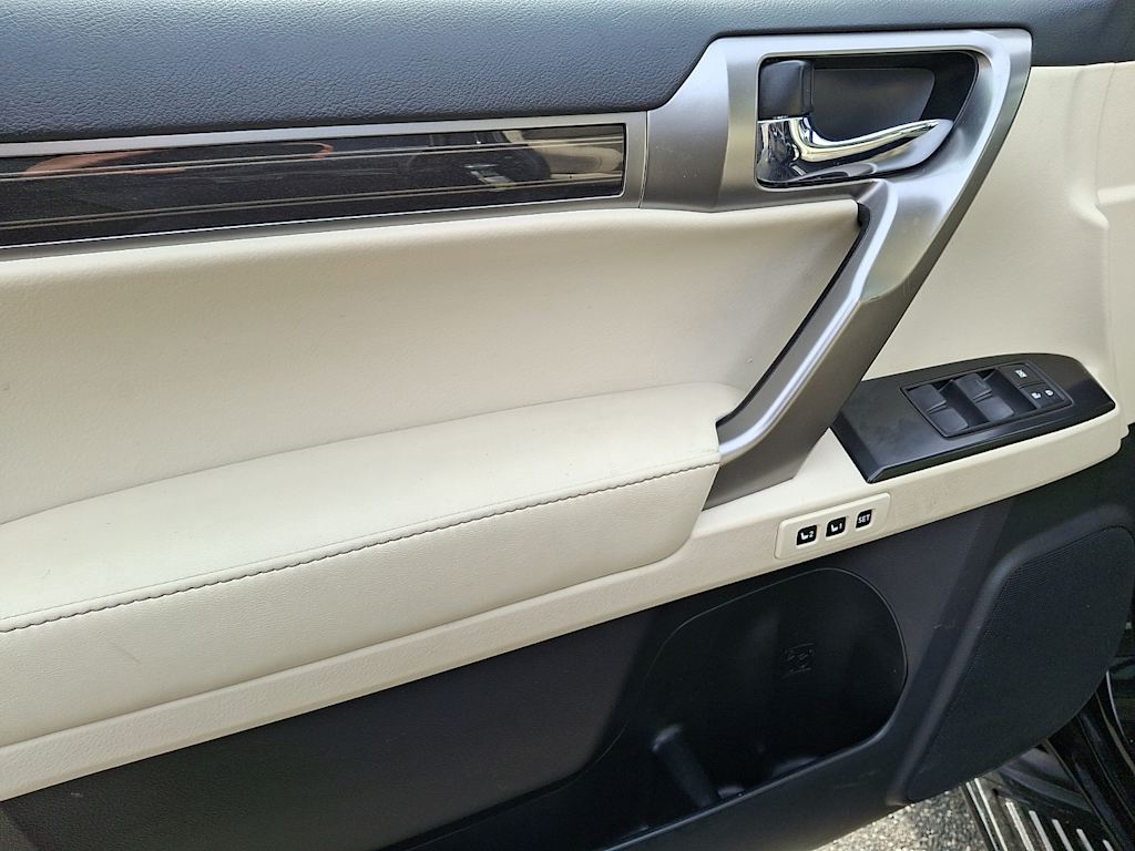 Thumbnail: 2023 Lexus GX - 17