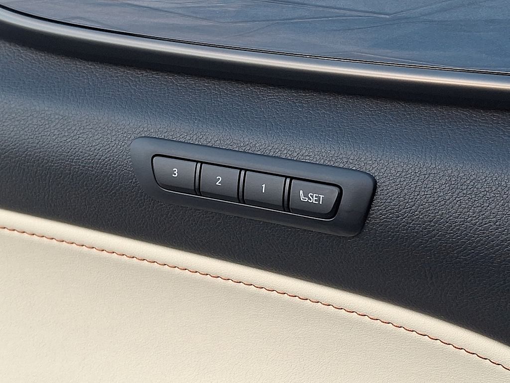 Thumbnail: 2024 Lexus ES - 26