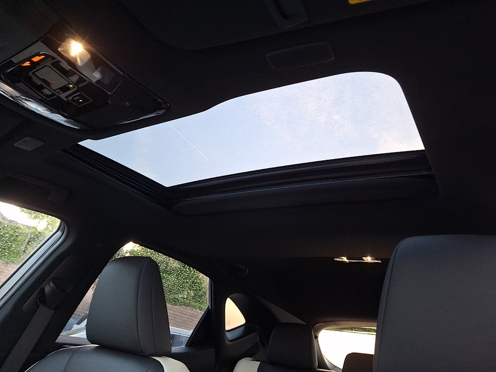 Thumbnail: 2024 Lexus ES - 18