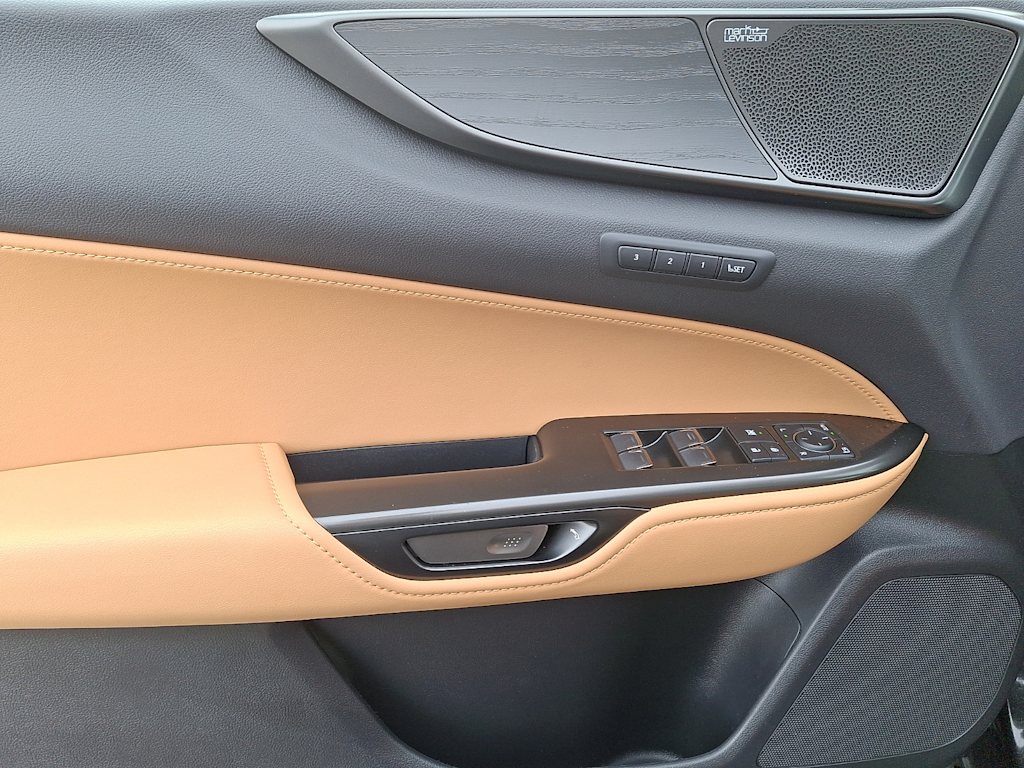 Thumbnail: 2025 Lexus ES - 16