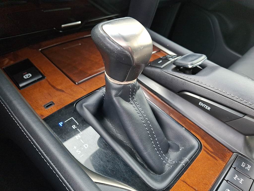 Thumbnail: 2019 Lexus LX - 9