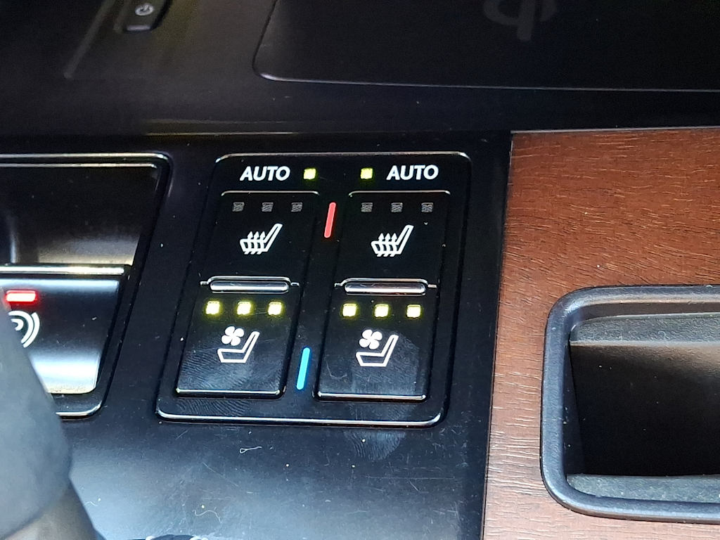 Thumbnail: 2021 Lexus RX - 26