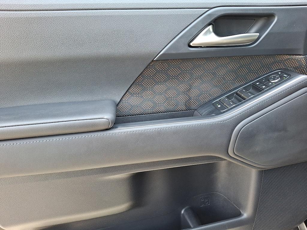 Thumbnail: 2024 Lexus ES - 17