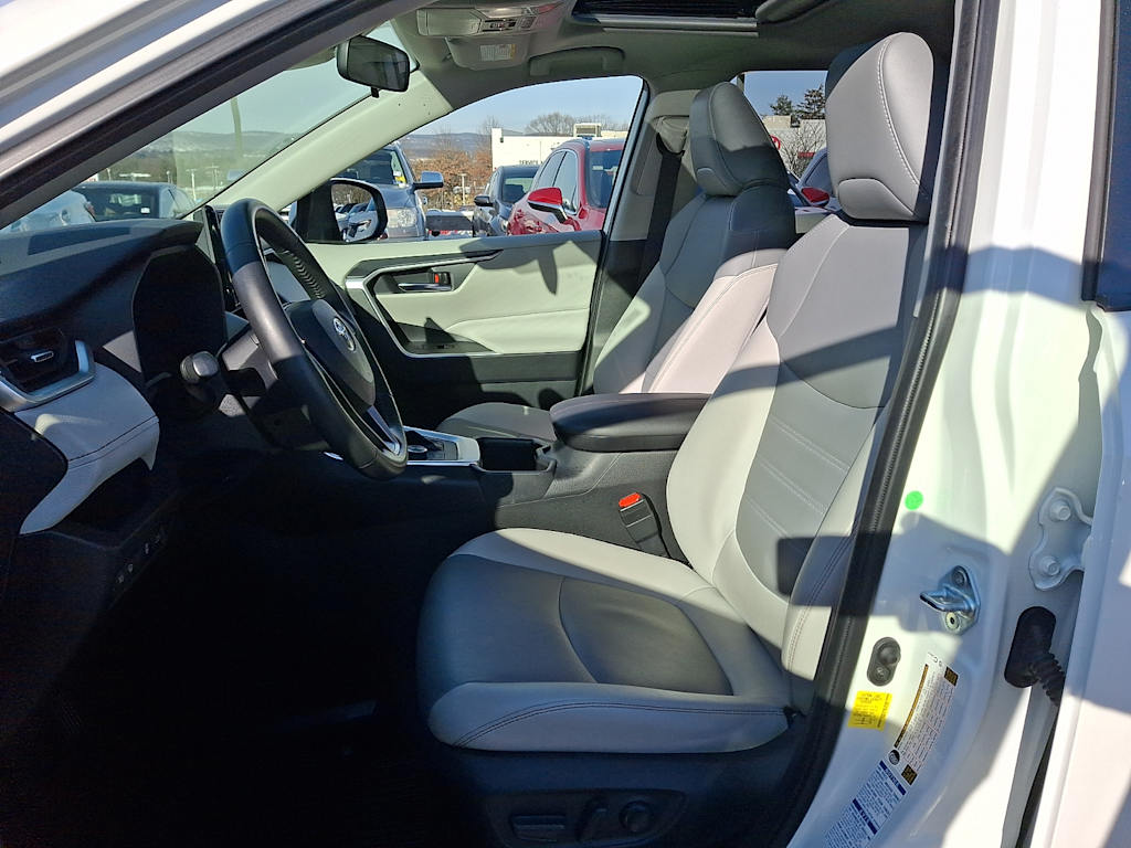 Thumbnail: 2022 Toyota RAV4 - 7