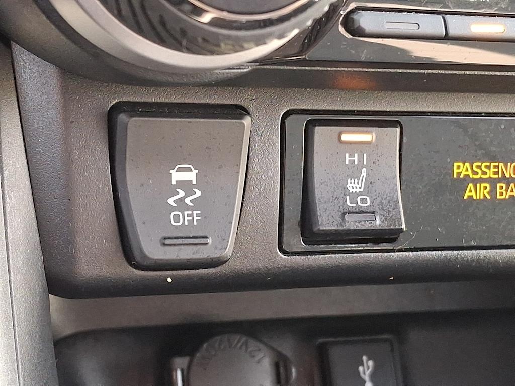 Thumbnail: 2022 Toyota RAV4 - 25