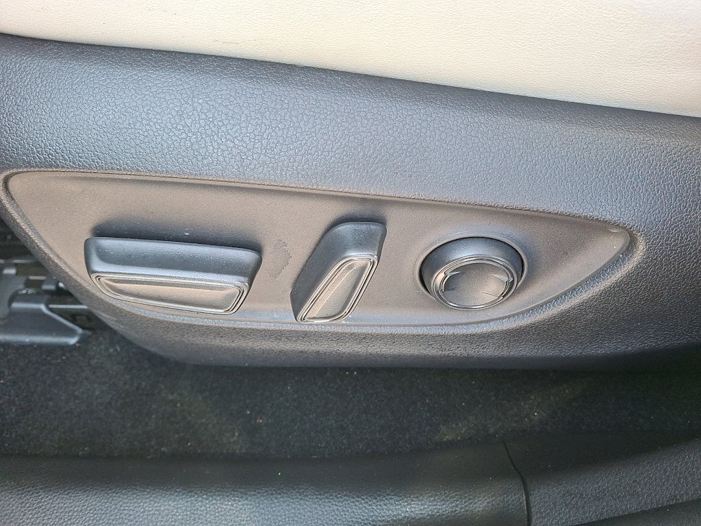 Thumbnail: 2022 Toyota RAV4 - 16