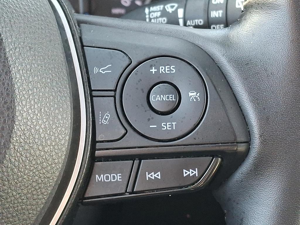 Thumbnail: 2022 Toyota RAV4 - 21