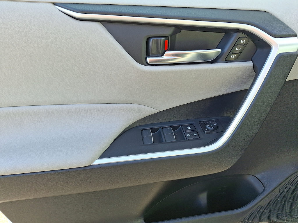 Thumbnail: 2022 Toyota RAV4 - 15