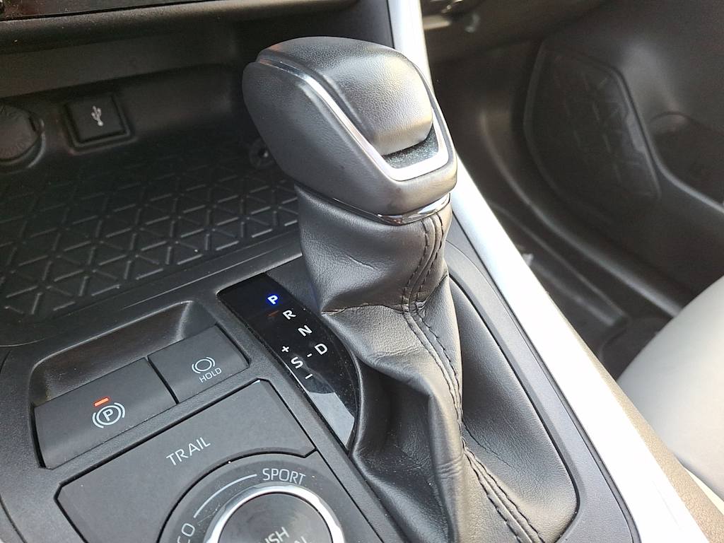 Thumbnail: 2022 Toyota RAV4 - 10