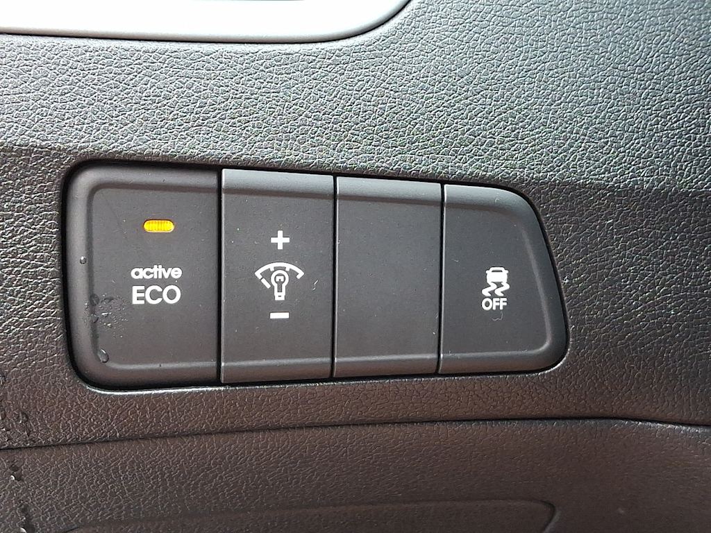 Thumbnail: 2015 Hyundai Elantra - 26
