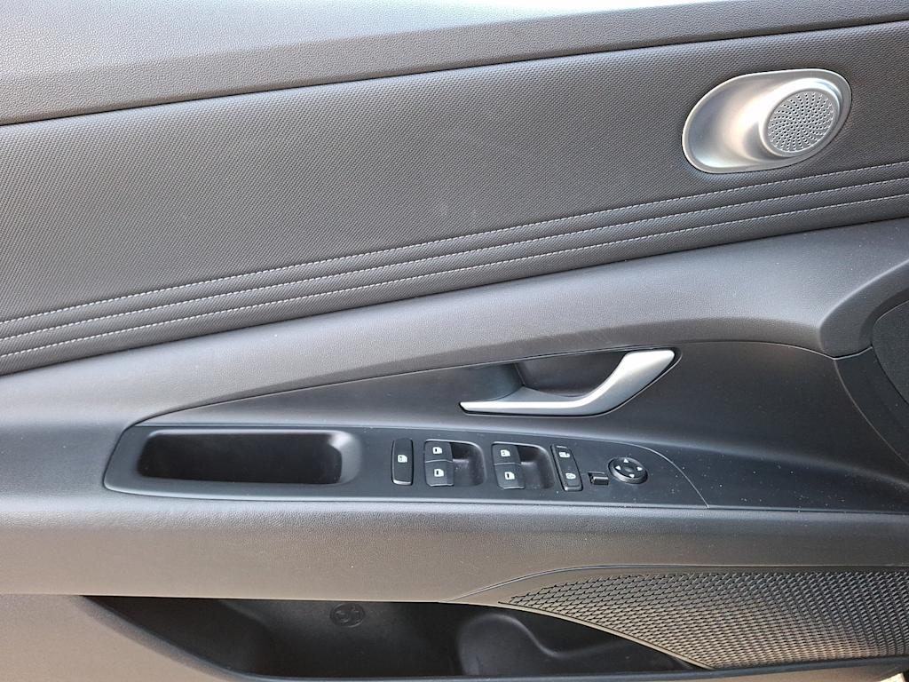 Thumbnail: 2023 Hyundai Elantra - 15