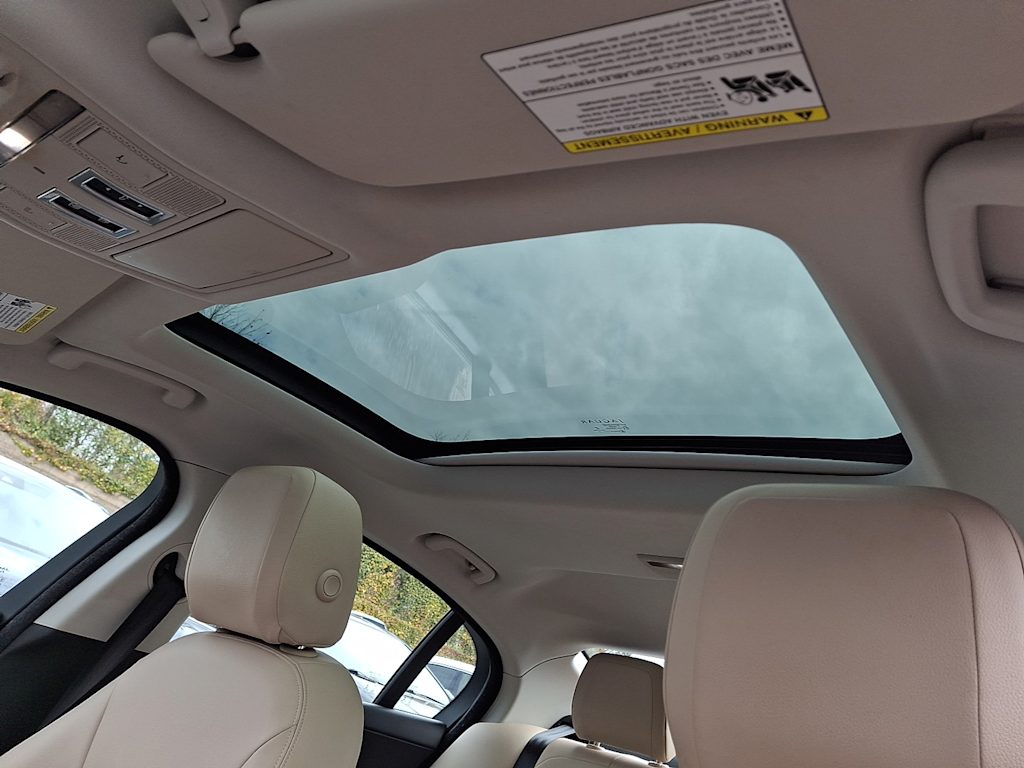 Thumbnail: 2018 Jaguar XE - 19