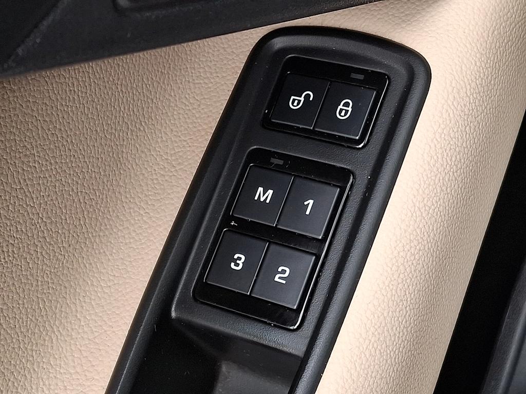 Thumbnail: 2018 Jaguar XE - 27