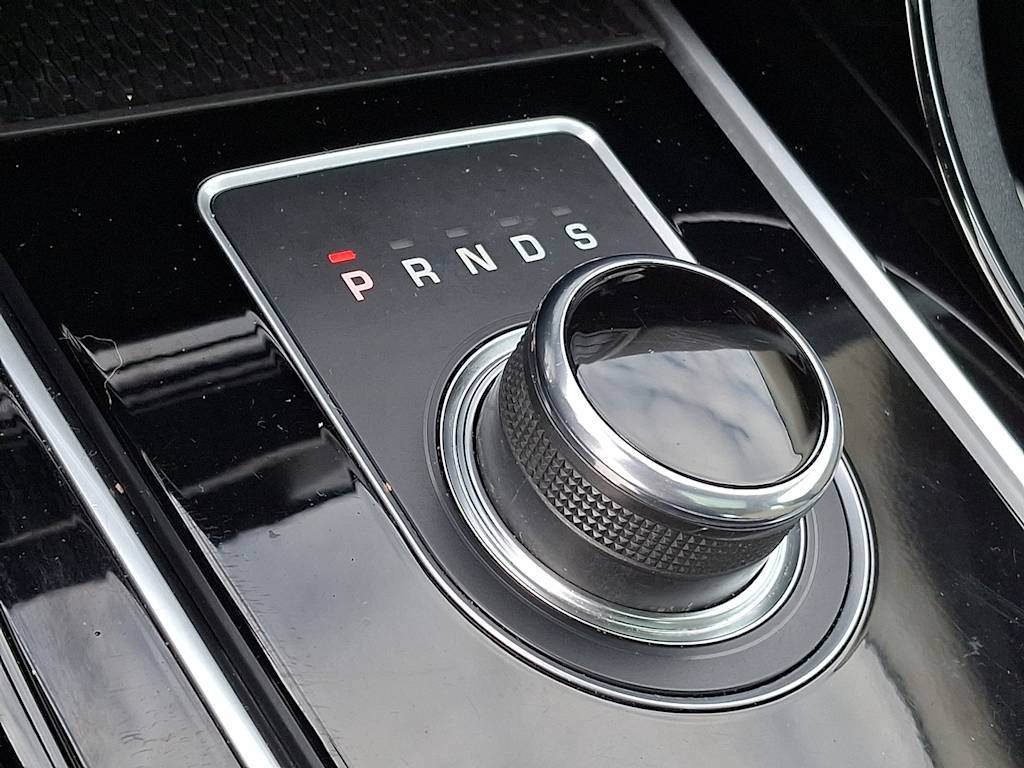 Thumbnail: 2018 Jaguar XE - 10