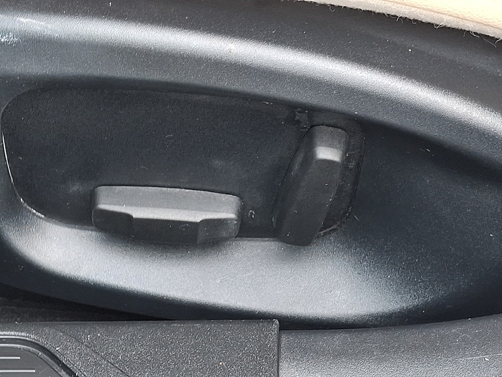 Thumbnail: 2018 Jaguar XE - 18