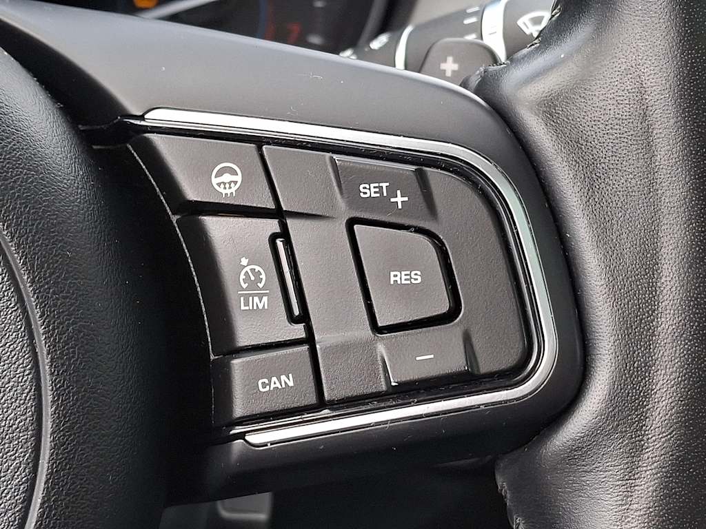 Thumbnail: 2018 Jaguar XE - 23