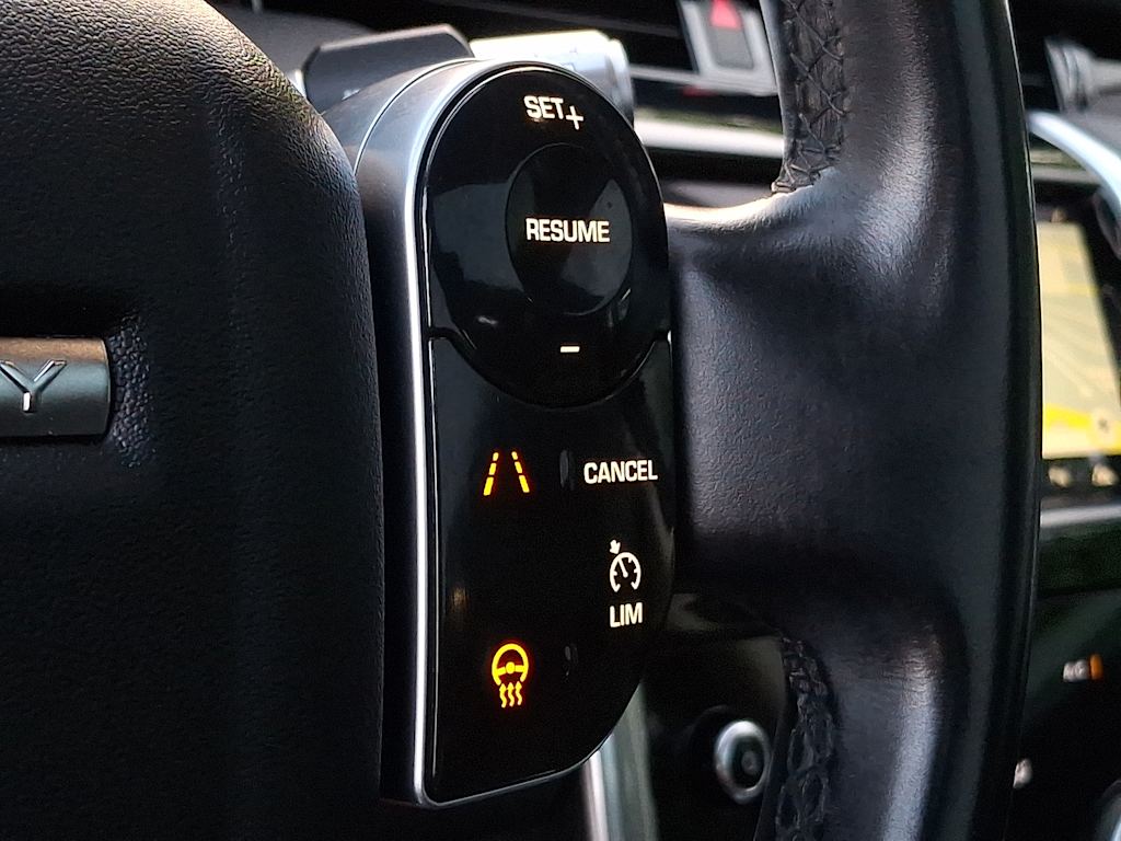 Thumbnail: 2020 Land Rover Discovery Sport - 21