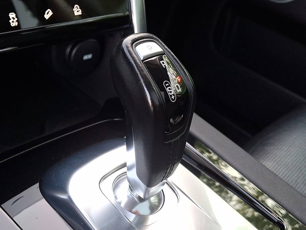 Thumbnail: 2020 Land Rover Discovery Sport - 9