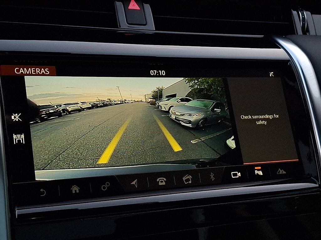 Thumbnail: 2020 Land Rover Discovery Sport - 19