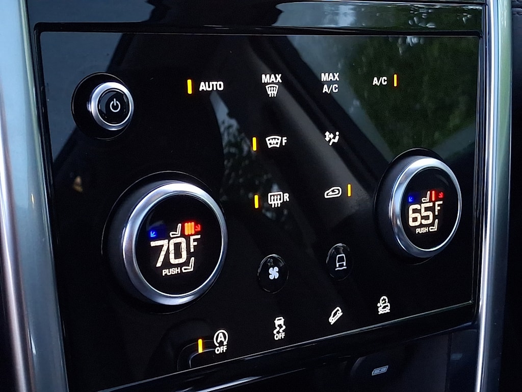 Thumbnail: 2020 Land Rover Discovery Sport - 18