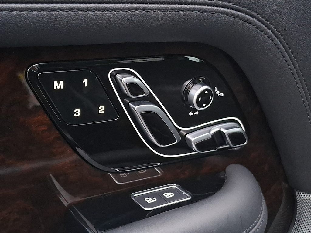 Thumbnail: 2021 Land Rover Range Rover - 27