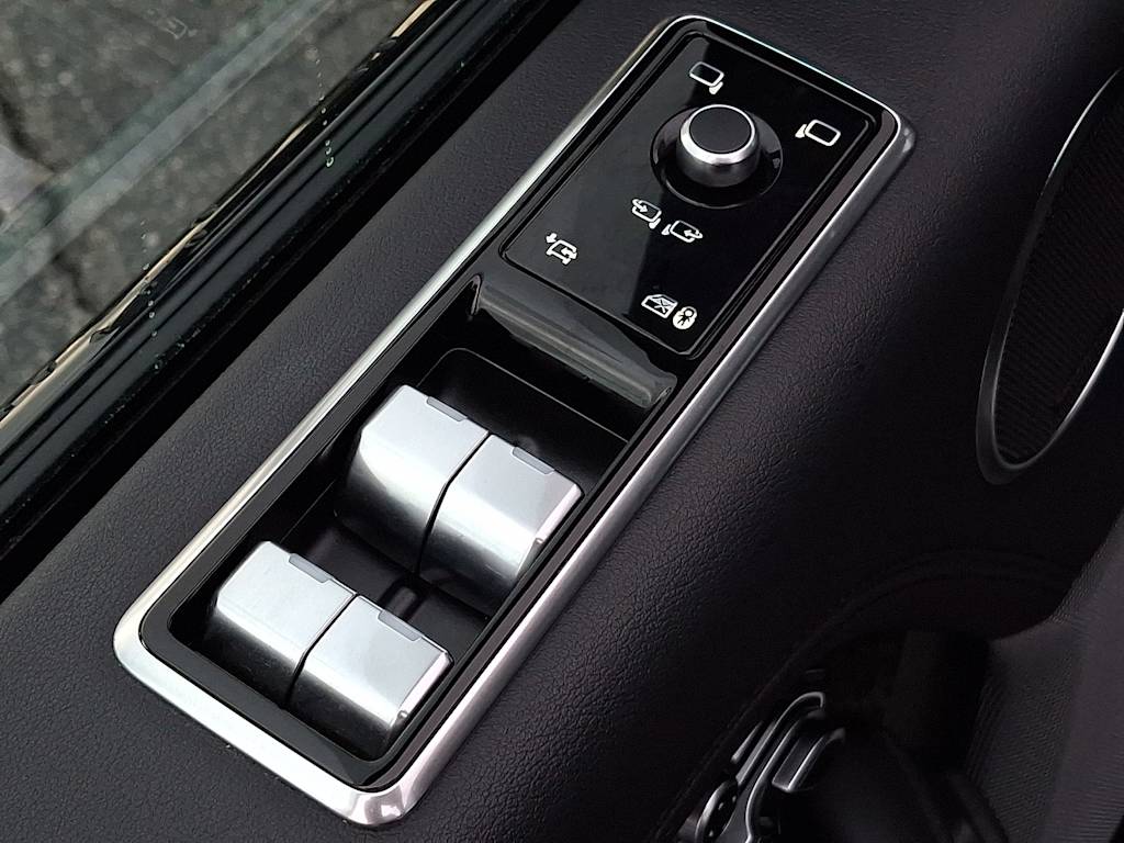 Thumbnail: 2021 Land Rover Range Rover - 28