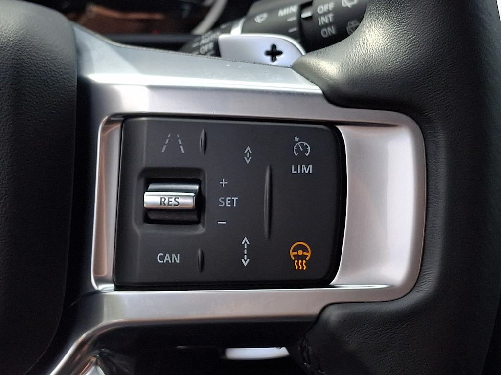 Thumbnail: 2023 Land Rover Discovery - 22