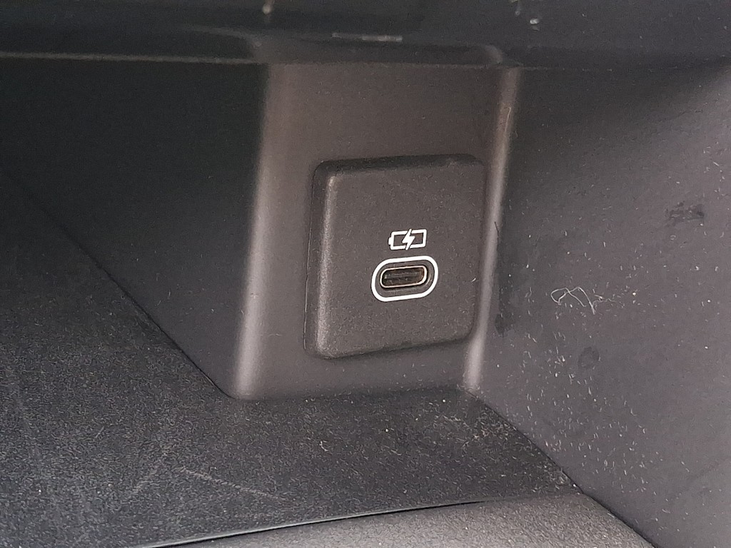 Thumbnail: 2023 Land Rover Discovery - 25