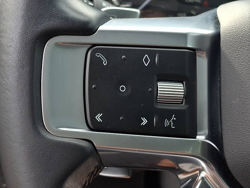 Thumbnail: 2023 Land Rover Discovery - 21