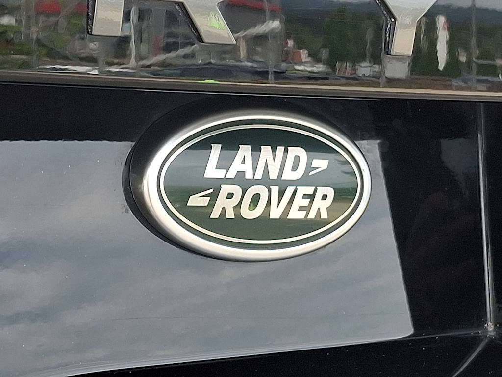 Thumbnail: 2023 Land Rover Discovery - 28
