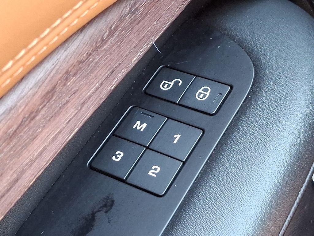2018 Land Rover Discovery HSE Luxury 26