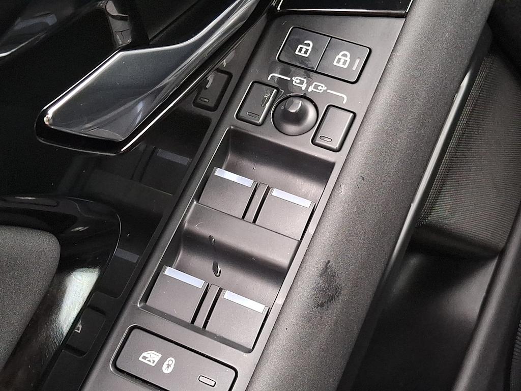 Thumbnail: 2024 Land Rover Range Rover Evoque - 23