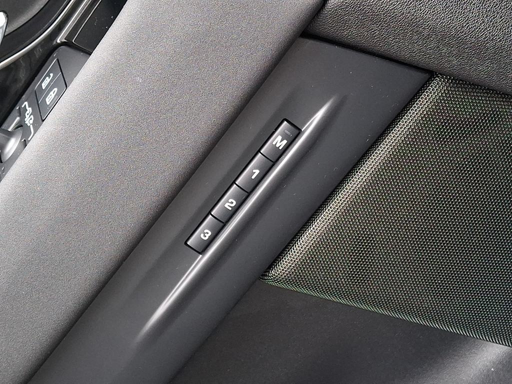 Thumbnail: 2024 Land Rover Range Rover Evoque - 21