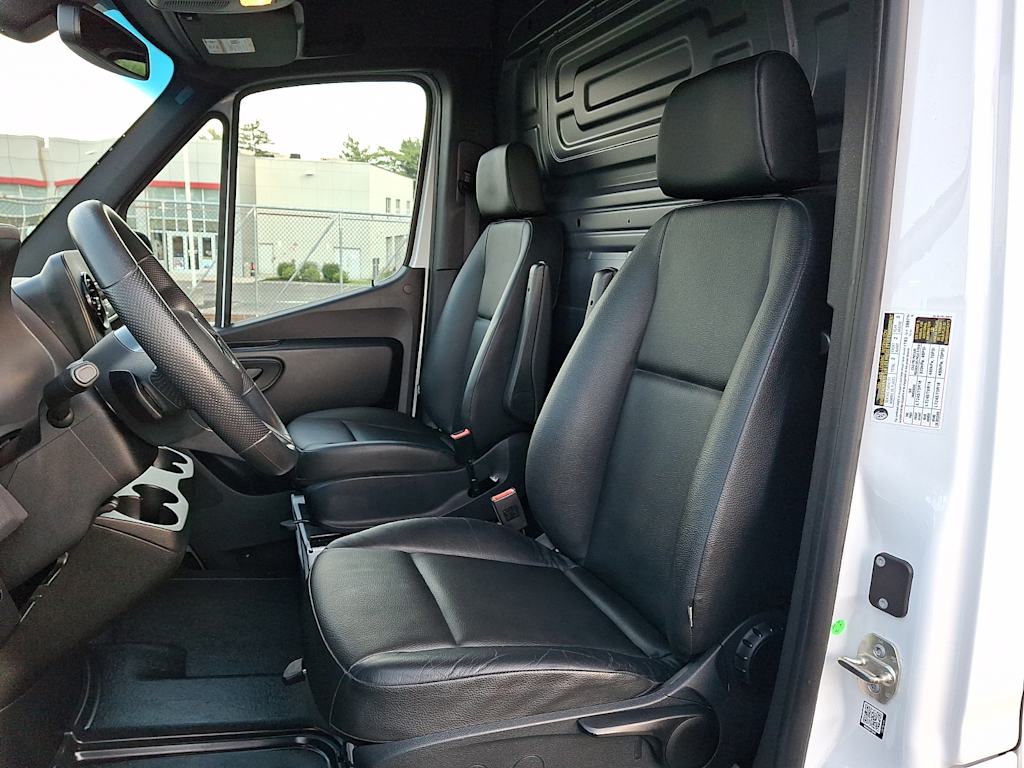 Thumbnail: 2025 Mercedes-Benz Sprinter - 8