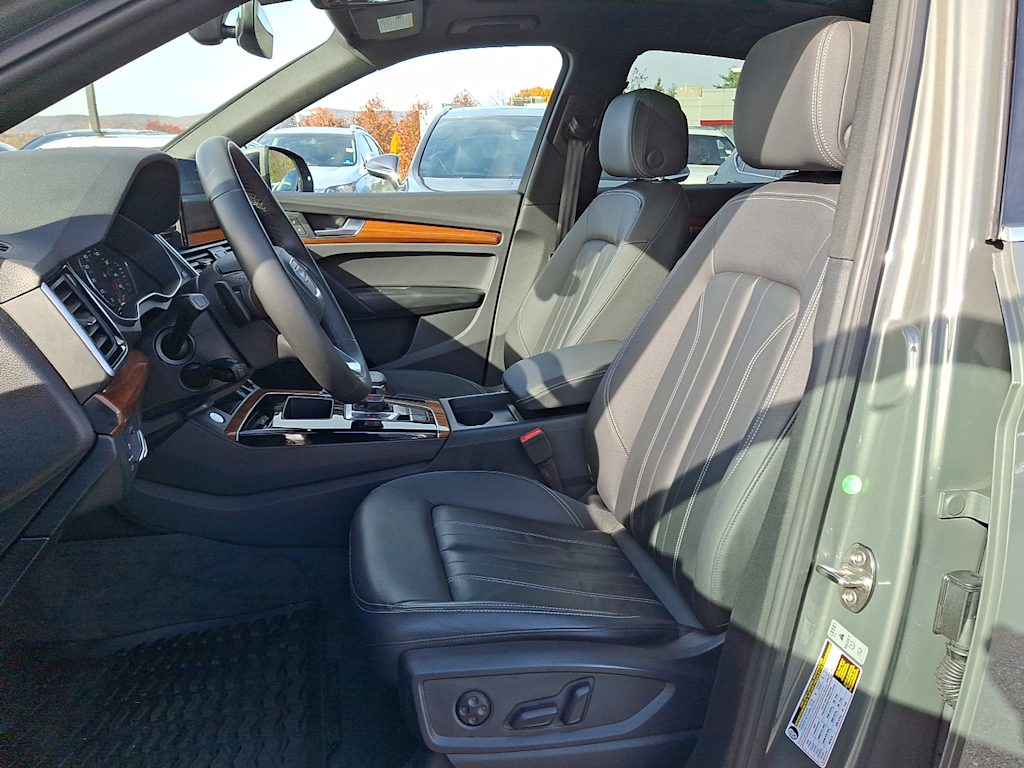 Thumbnail: 2023 Audi Q5 - 7