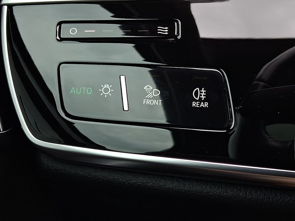 Thumbnail: 2019 Audi A8 - 25